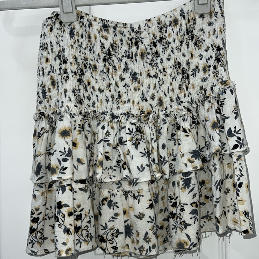 White mini skirt with flowers